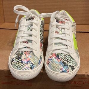 EUC Nature Breeze Size 8 Sneakers